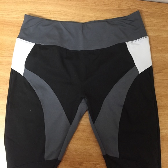 4 for 25$ Grey tone workout leggings - Picture 4 of 5